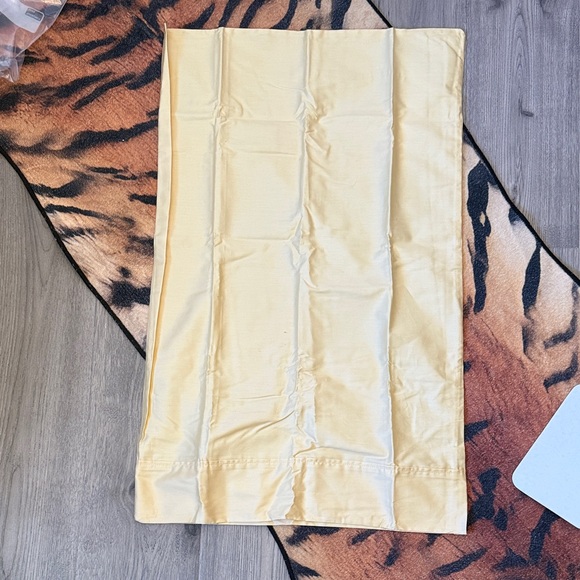 Lauren Ralph Lauren Cream Cotton pillowcases - Picture 4 of 8